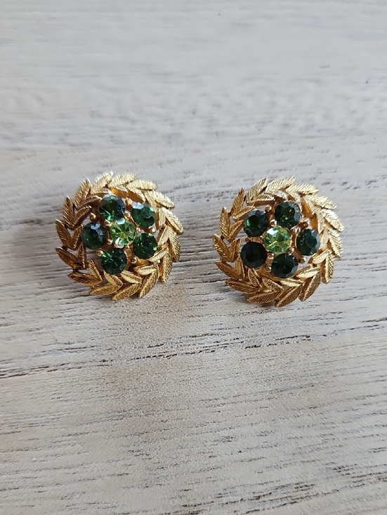 Vintage Jewelry - Green Rhinestones Laurel Leaves Wreath Clip On Vintage Earrings Gold Tone